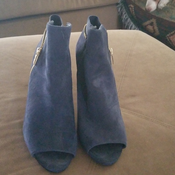 Heels - Picture 2 of 4